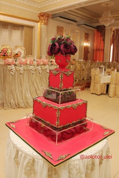 Красный свадебный торт